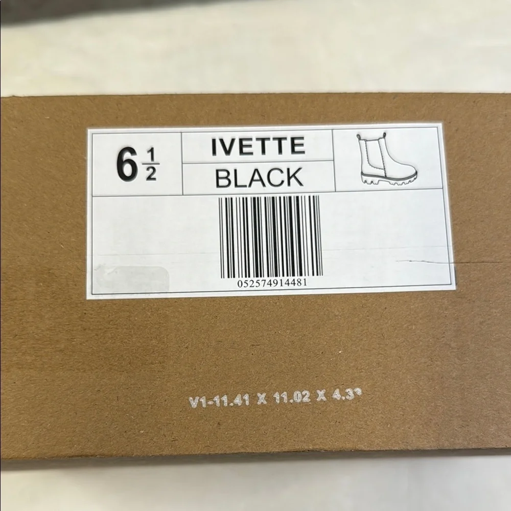 Journee Collection Ivette Chelsea Boot- 6.5M- Black Faux Leather